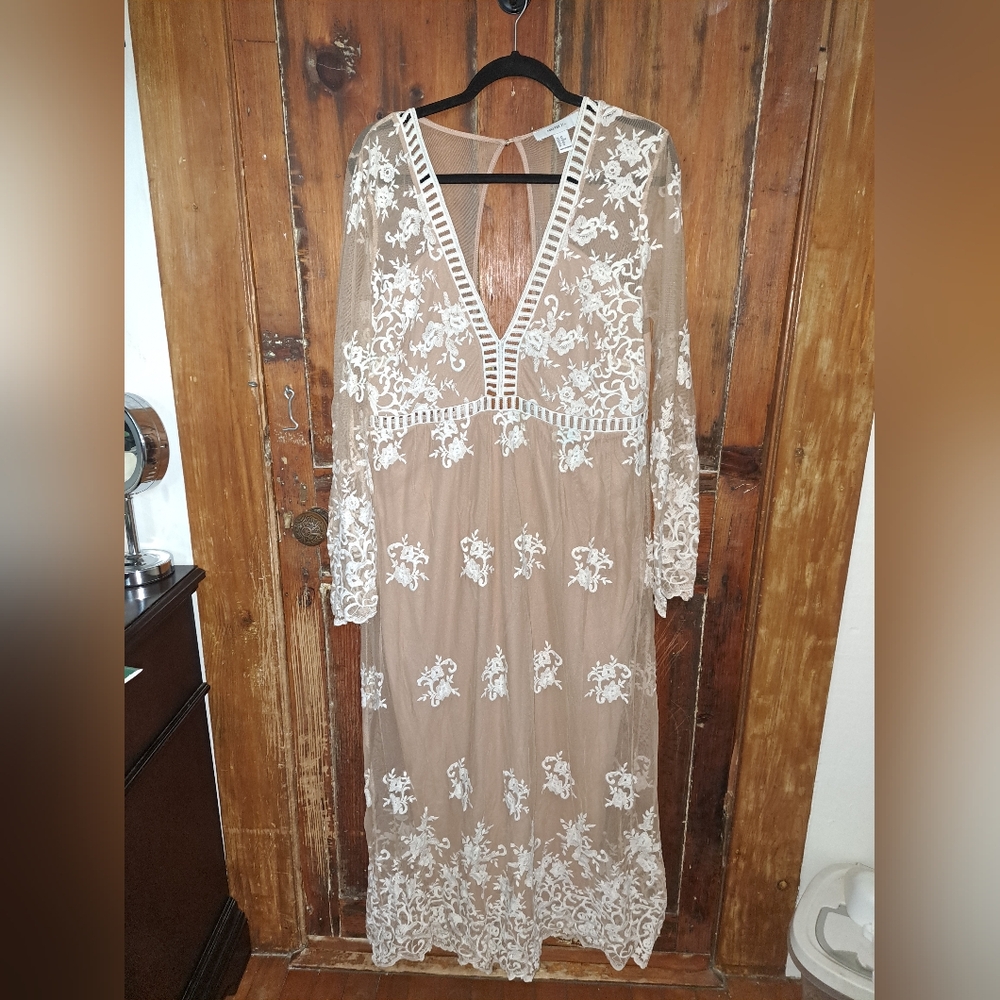 Elegant Tan Lace Dress with White Floral Details- Forever21